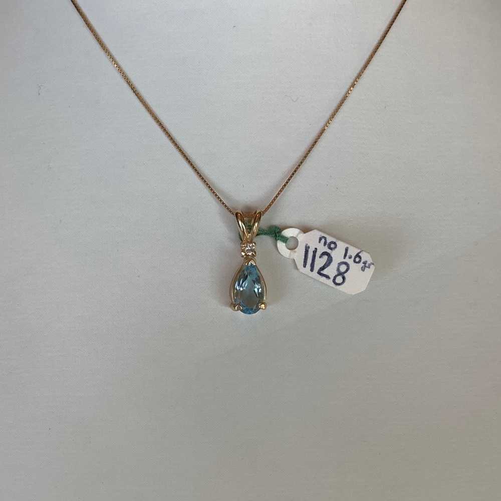Aquamarine pendant